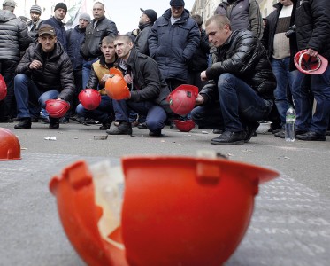 Почему шахтеры не требуют зарплат у Ахметова