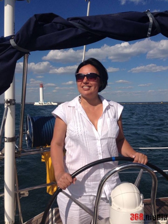 СОВЕТНИК МЭРА ОДЕССЫ ЮТИТСЯ В МАЛЕНЬКОЙ КВАРТИРЕ И МЕЧТАЕТ ОБ ОБНОВЛЕНИИ ГОРСОВЕТА