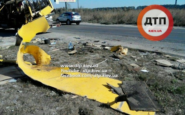 Під Києвом Subaru на шаленій швидкості "розірвав" на шматки пасажирську маршрутку