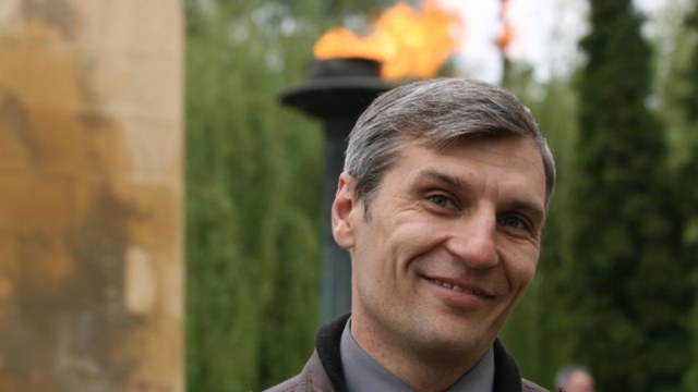 Кошулинський кладе яйця у два автомобілі та прицеп