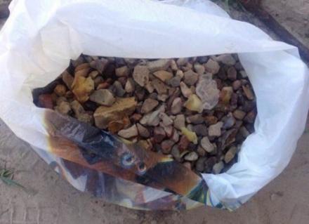 На Волыни устроили ночную облаву на «янтарную мафию». Улов – три машины с камнями