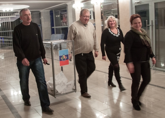 «ЛНР»: двойная пенсия, курица за 500 гривен и «национализация» недвижимости