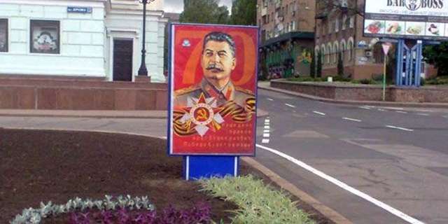 У Донецьку Сталін закликає знищувати ворогів «ДНР» (ФОТО)