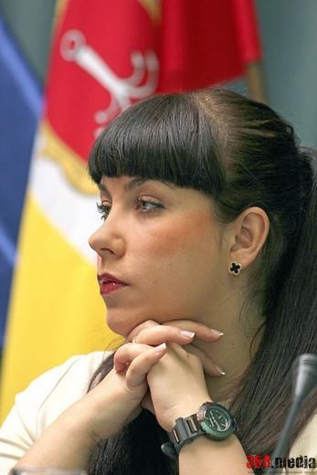 ДЕПУТАТ ОДЕССКОГО ГОРСОВЕТА ОСАУЛЕНКО НА СКРОМНУЮ ЗАРПЛАТУ КУПИЛА АВТОМОБИЛЬ ЗА МИЛЛИОН ГРИВЕН