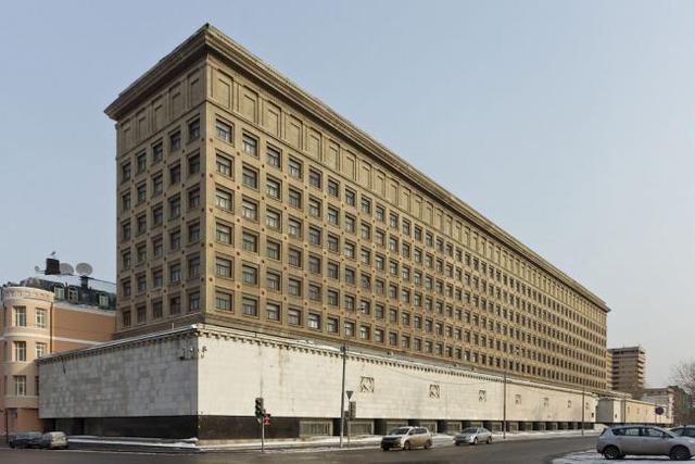 Из офицеров в бомжи – прелюдии «турпоездок» российских военных на Донбасс