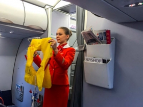 Стюардессы анонимно рассказали, что они думают о своей работе и пассажирах