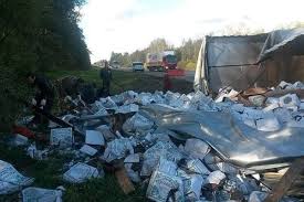 Саратовське село, де перекинулася фура з горілкою, святкує вже тиждень