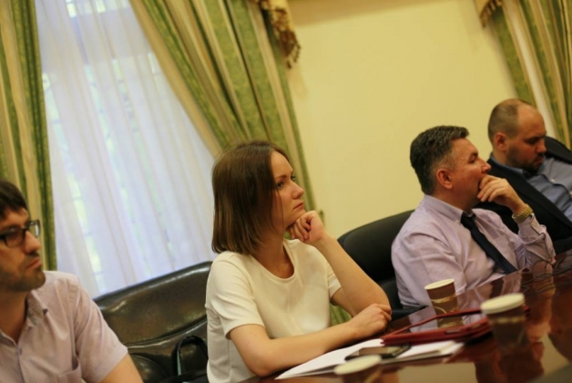 Замглавы Антикорбюро Анатолий Новак оскорбил журналистку-члена конкурсной комиссии