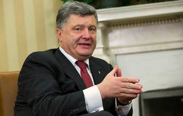 От Порошенко украинцы требуют прекратить политическую расправу над оппонентами