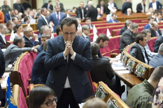 "Самопоміч": у пошуках аварійного виходу