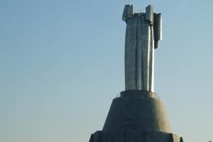 Соцсети в шоке: россияне "обезглавили" Родину-мать в Киеве