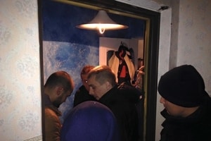 В Киеве женщину с детьми взяли в заложники: новую полицию обвинили в бездействии