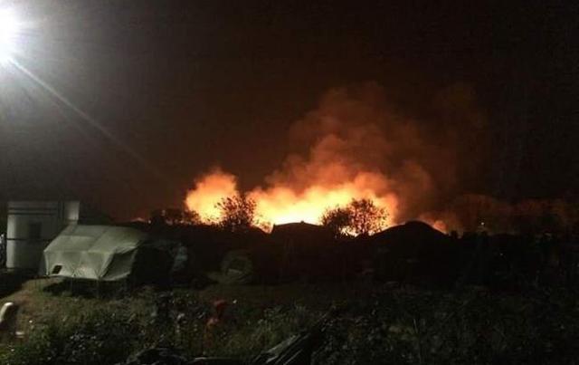 ВЗБЕШЕННЫЕ ФРАНЦУЗЫ СЖИГАЮТ ЛАГЕРЯ МУСУЛЬМАН-БЕЖЕНЦЕВ, ЕСТЬ ЖЕРТВЫ!