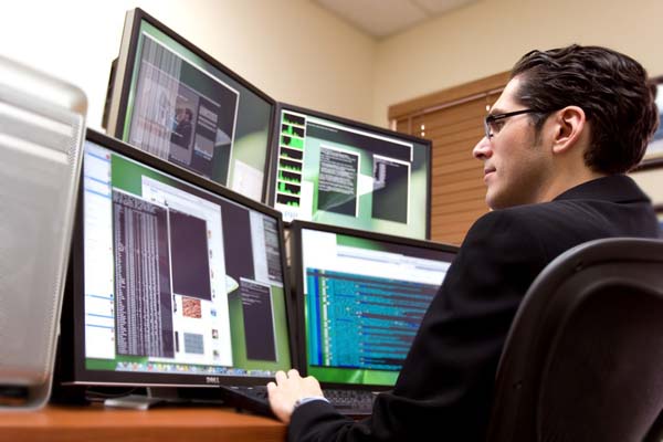 Насиров непреклонен: IT-отрасль ждут новые “маски-шоу”