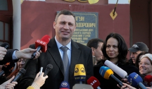 Подивимось, кого вибере Кличко — професіоналів чи злодіїв - Небоженко