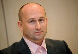 Чемодан, вокзал, Россия: как встретили в Минске российского писателя. ВИДЕО