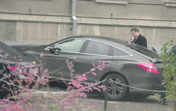 Геращенко покрасовался на городском джипе за 1,4 миллиона