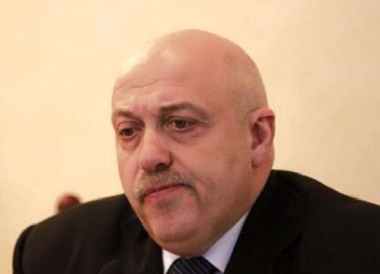 At the site of the assassination attempt on the director of the Forensic Science Institute, evidence was found