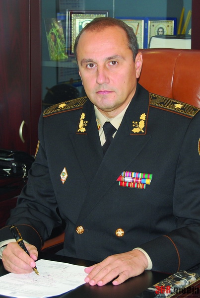 ОДЕССКИЙ ПОЖАРНЫЙ ПОКУПАЕТ ИНОМАРКИ ПО «СКИДКЕ» И ХРАНИТ В БАНКЕ 45 ТЫСЯЧ ДОЛЛАРОВ