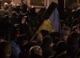 Під Адміністрацію Президента прибув спецназ та автозаки