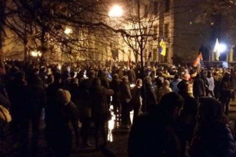 "Автомайдан" присоединился к протестующим под Администрацией президента