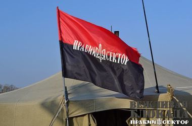 Правый сектор: люди массово покидают Крым