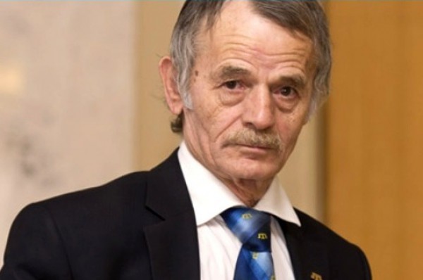 Из Крыма будут выпускать только по украинским паспортам - Джемилев