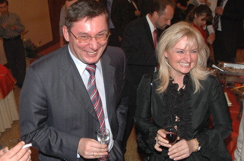 Депутатская чета порошенковцев Луценко скрывала шикарный особняк под Киевом