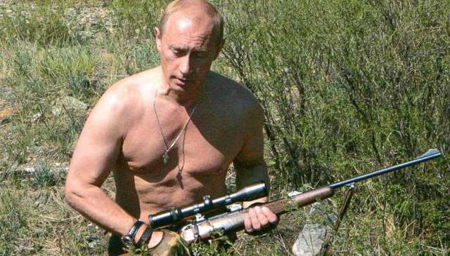 Российский писатель высмеял вооруженного Путина