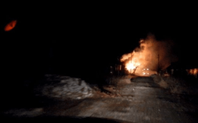 Донецк попал под обстрел: взрывы и горящие дома