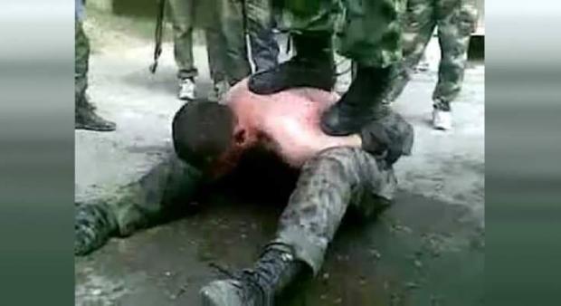 "Слава героям!": Як росіяни тортурами намагалися вибити дані з полоненого