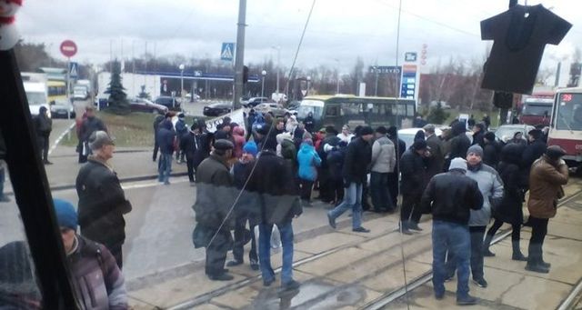 В Днепровском районе Киева митингующие перекрыли дорогу