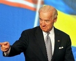 Байден объявил, что Яценюк должен остаться премьером