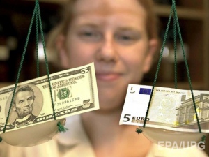 Нацбанк резко ослабил курс гривны