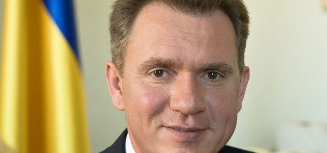 Вслед за Арсением Яценюком, надбавку к зарплате получил и глава ЦИК