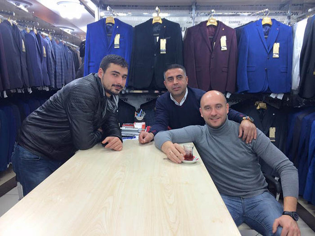 Услышав, что мы не россияне, а украинцы, на лице турка появилась добрая улыбка