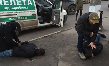 На Киевщине взяли наркоторговцев, в том числе полицейского: фото