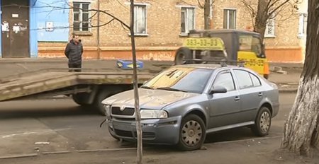 У Києві блондинка на поліцейському авто розбила чотири машини