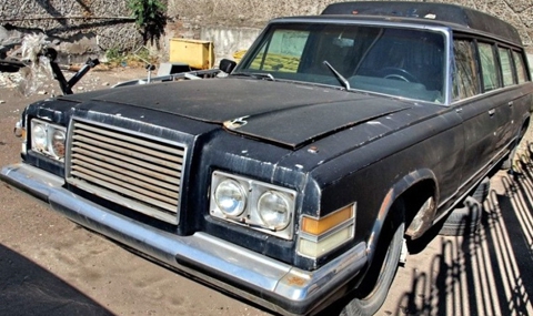 Редкий лимузин «Черный доктор» гниет в Украине