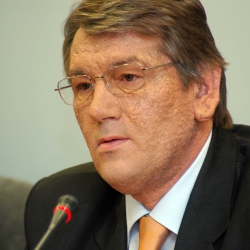 Ющенко: В девальвации гривны виноват не Нацбанк