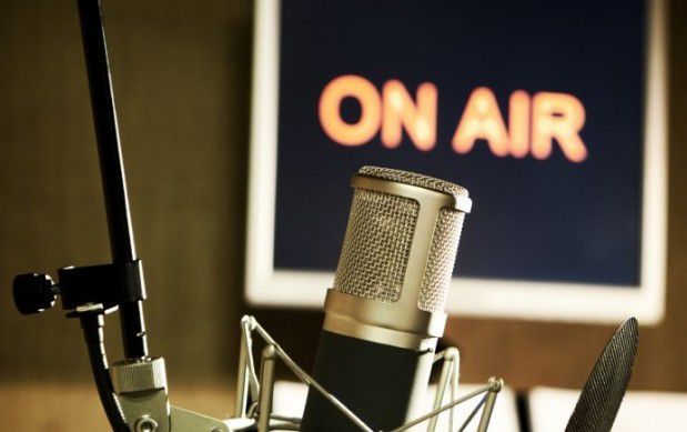 Дорогі російські ведучі та каламутні гроші. Соратники Януковича профінансують українське радіо