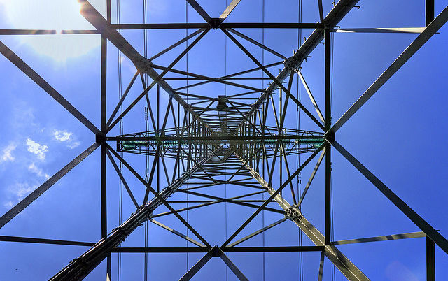 В районі Каховки впала опора ЛЕП