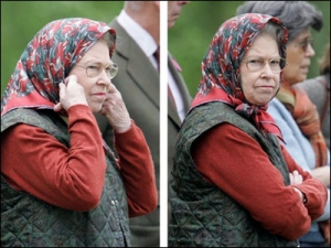 Елизавета II едет в свою резиденцию на поезде. Британцы не заметили королеву