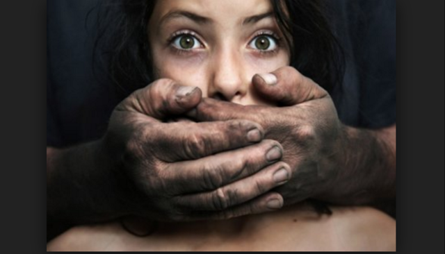 Мама неповнолітньої дівчини, яку згвалтували студенти-іноземці, просить закрити справу