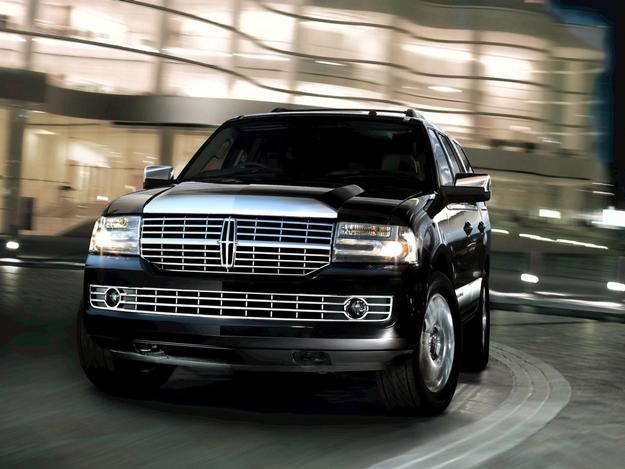 В Киеве угнали “Линкольн” с деньгами
