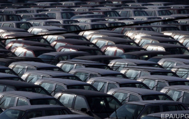 За минулий рік продажі легкових авто в Україні впали в два рази