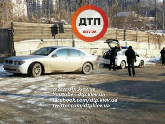 НАПАДЕНИЕ НА ПОЛИЦИЮ НА ЖИТОМИРСКОЙ ТРАССЕ: ВОДИТЕЛЬ "ДЕПУТАТСКОЙ" BMW 735I АА2020МО CБИЛ ПОЛИЦЕЙСКОГО