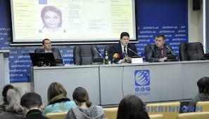 Перехідний період: ID-картку просять носити з довідкою