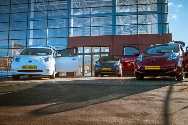 В Україні відкривають великий спеціалізований автосалон по продажу електромобілів