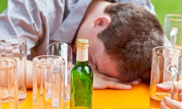 Главный нарколог РФ: Россия будет в запое еще как минимум до Крещения